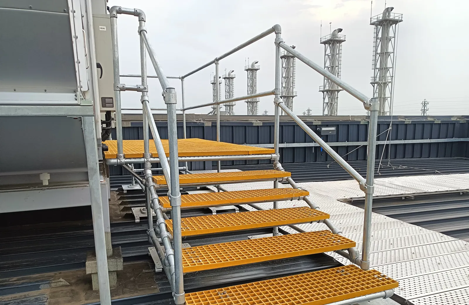 Stack Access Platform Modular Access Platform for Data Centre Rooftops - Kee Safety