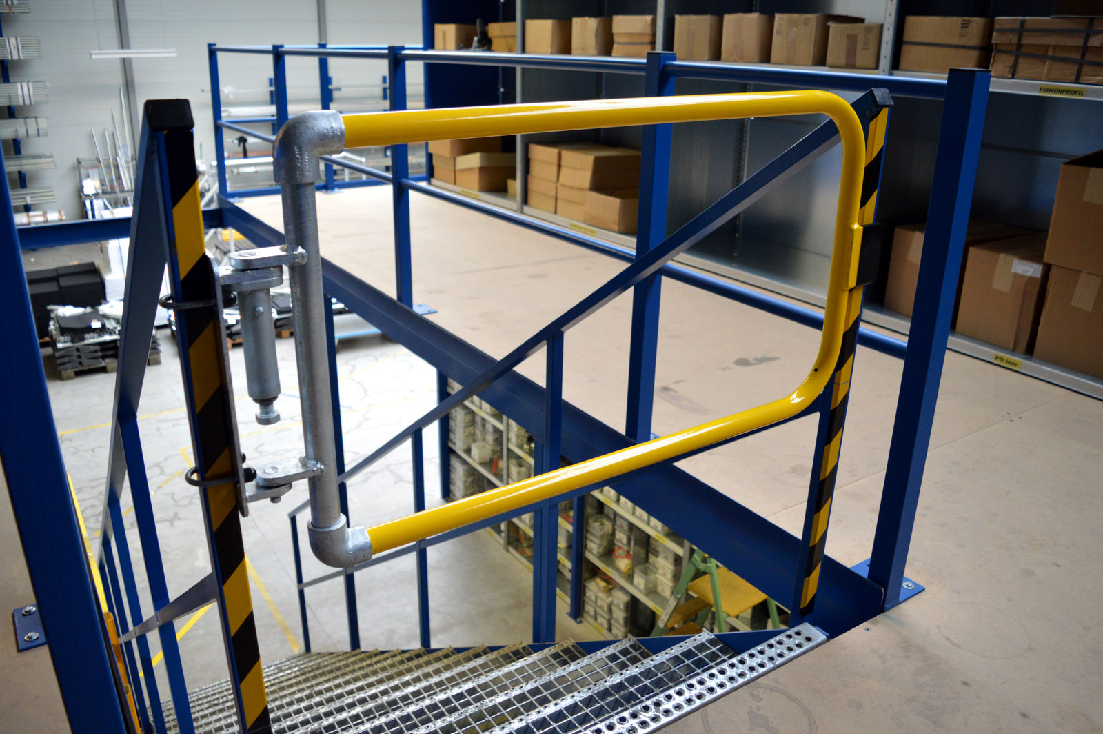 Advantages & Application Of Self Closing Safety Gates - Kee Safety