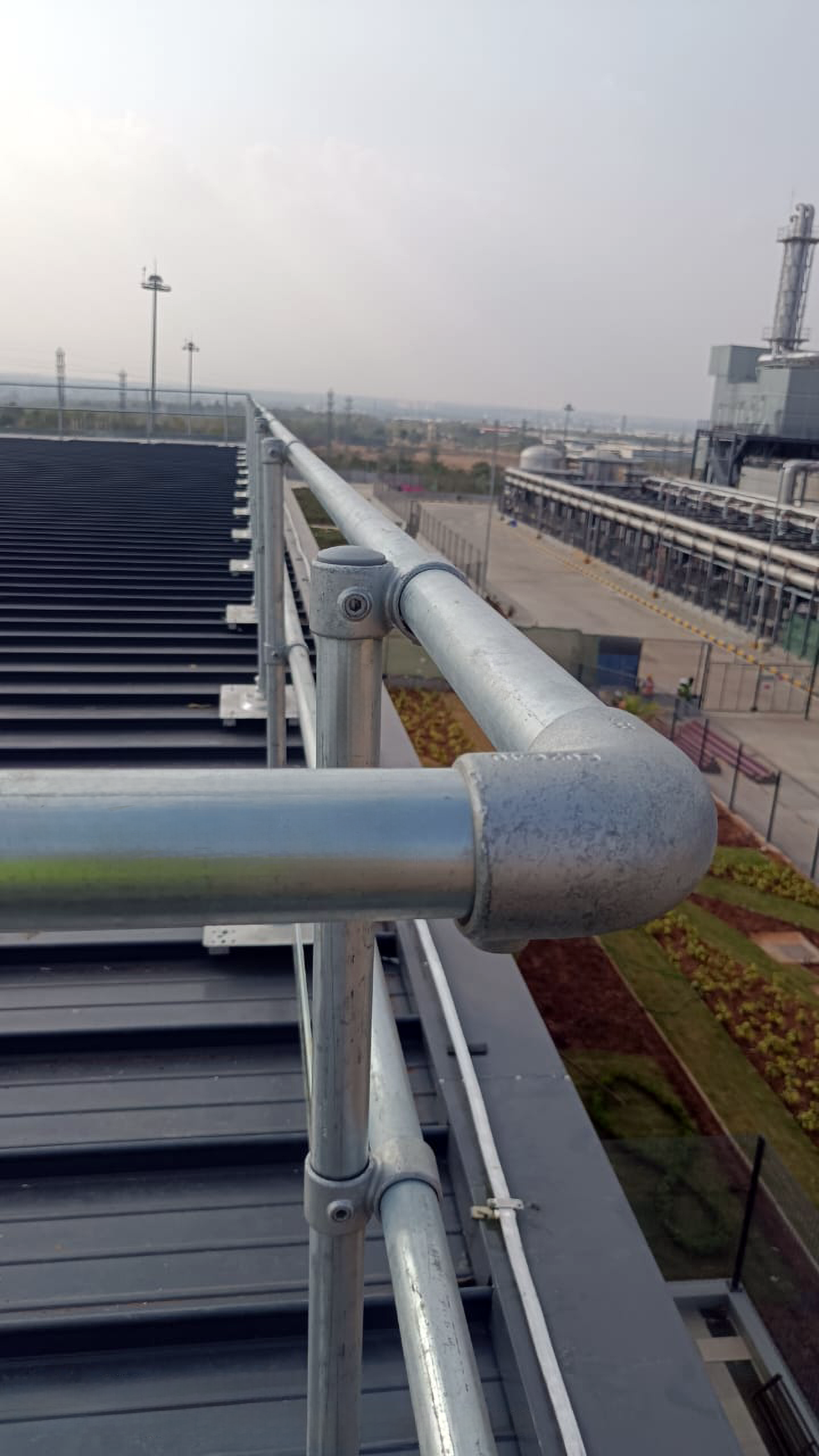 Data Center Roof Guardrail Fitting System